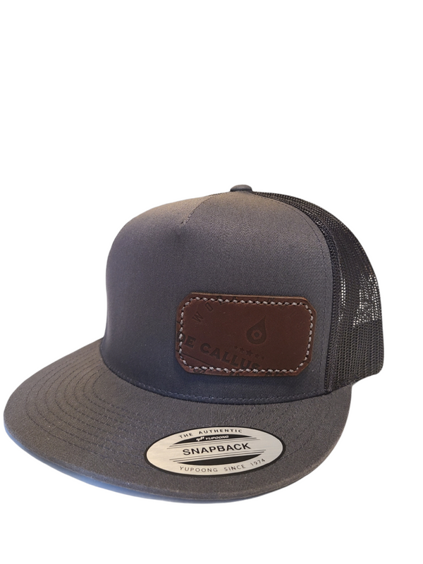 FIRST GEN "BENCHMARK" *FIVE PANEL* SNAPBACK - CHARCOAL